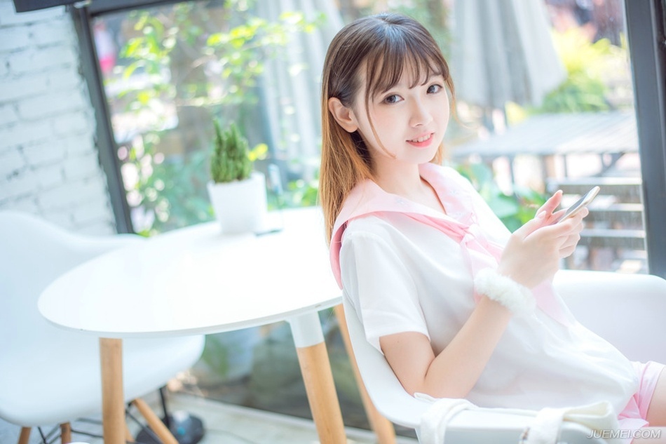 没有人能够“弃”你，除非你自暴自弃，因为我们是属于自己的，并不属于他人。——三毛《亲爱的三毛》